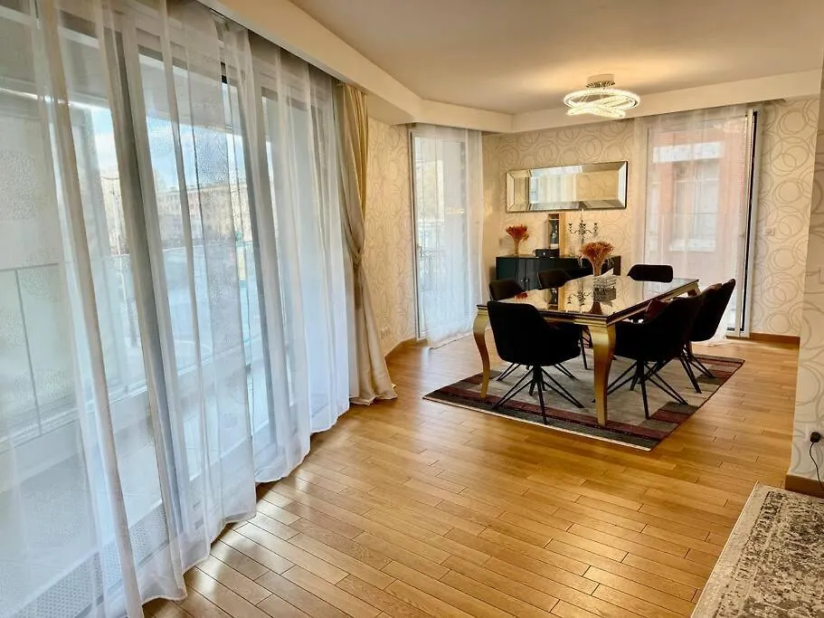 Luxury House Porte Versailles Eiffel Paris 0*,  France